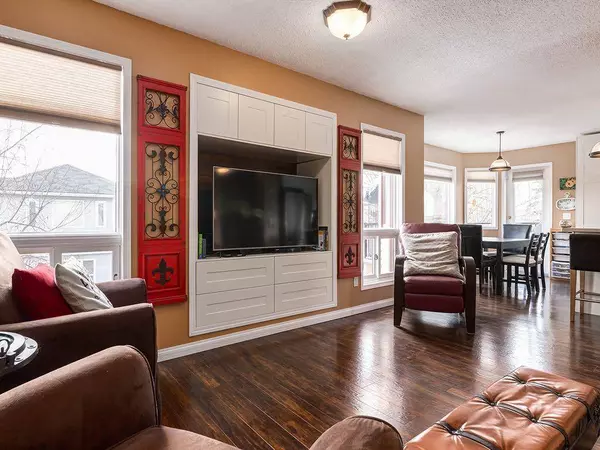 107 Downey PL, Okotoks, AB T1S1H3