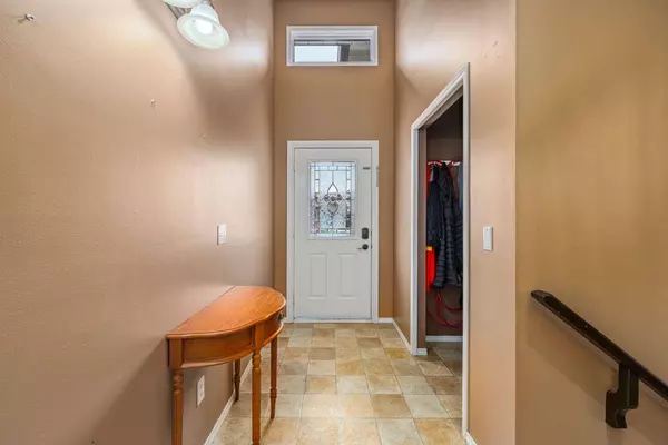 107 Downey PL, Okotoks, AB T1S1H3