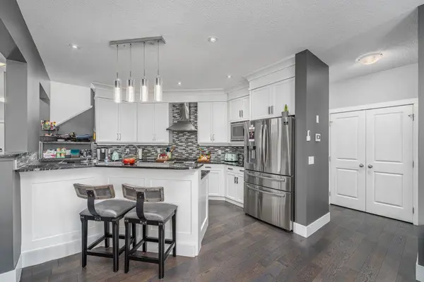 334C Silvergrove PL NW, Calgary, AB T3B 4T6