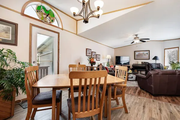 806 Beckner CRES, Carstairs, AB T0M 0N0