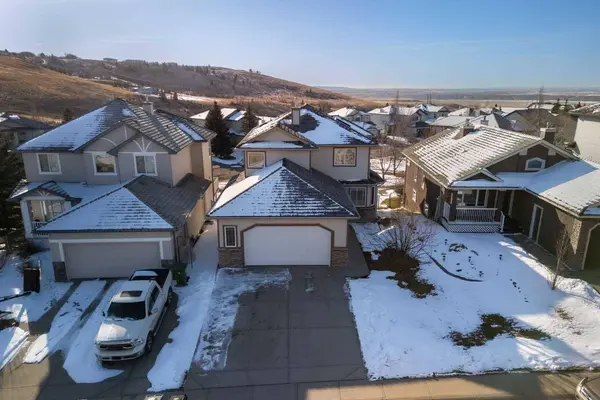 42 Gleneagles TER, Cochrane, AB T4C 1W4