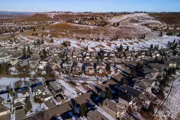 42 Gleneagles TER, Cochrane, AB T4C 1W4