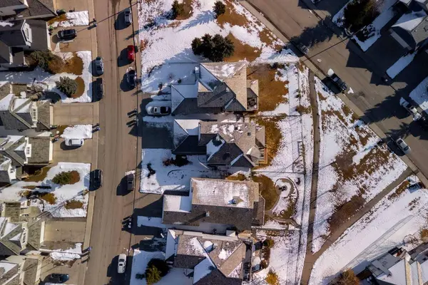 42 Gleneagles TER, Cochrane, AB T4C 1W4