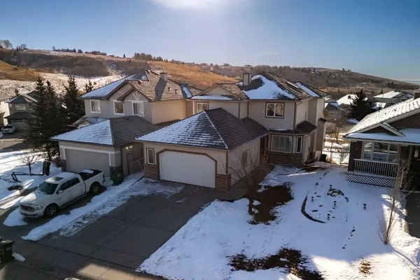 42 Gleneagles TER, Cochrane, AB T4C 1W4
