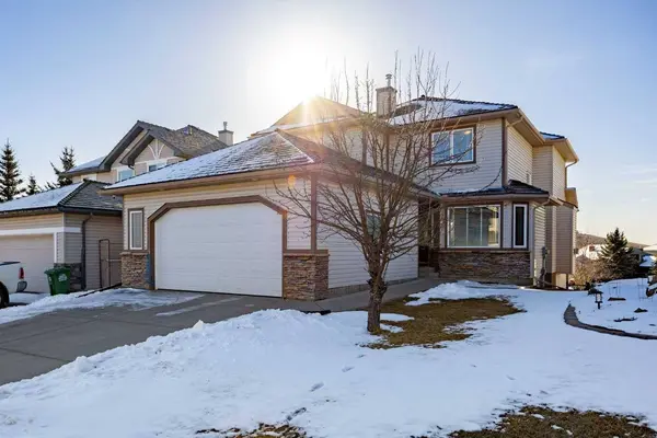 42 Gleneagles TER, Cochrane, AB T4C 1W4