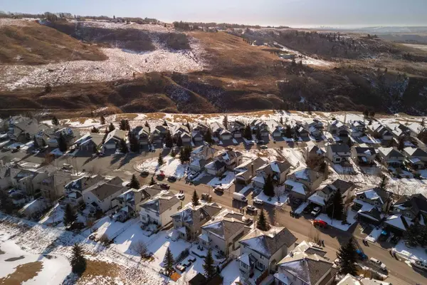 42 Gleneagles TER, Cochrane, AB T4C 1W4