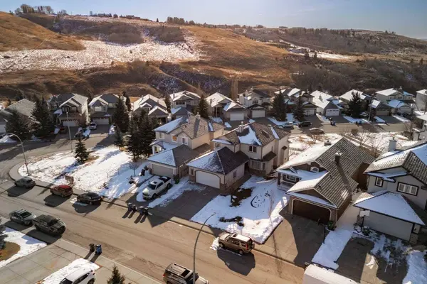 42 Gleneagles TER, Cochrane, AB T4C 1W4