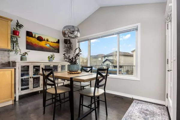 105 Sunset HTS, Cochrane, AB T4C 0C8