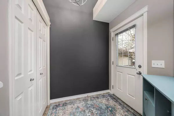 105 Sunset HTS, Cochrane, AB T4C 0C8