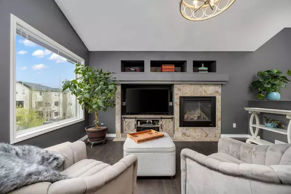 105 Sunset HTS, Cochrane, AB T4C 0C8