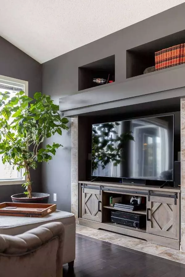 105 Sunset HTS, Cochrane, AB T4C 0C8