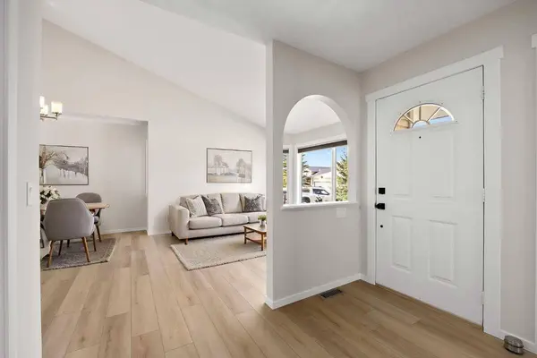 53 Riverview Close, Cochrane, AB T4C 1K7