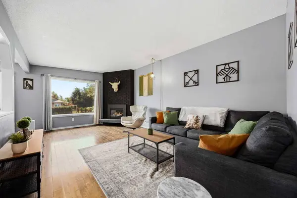 8A Arlington Bay SE, Calgary, AB T2H 2B2