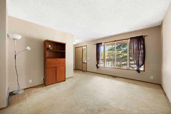 80 Macewan DR NW, Calgary, AB T3K 2P7