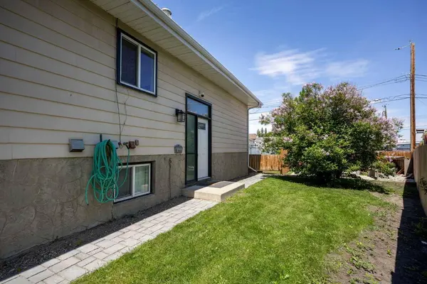 8A Arlington Bay SE, Calgary, AB T2H 2B2