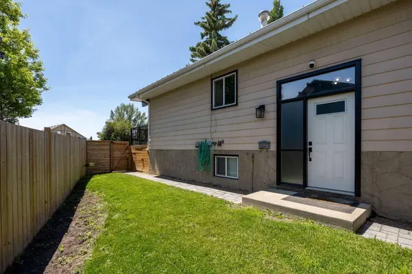 8A Arlington Bay SE, Calgary, AB T2H 2B2