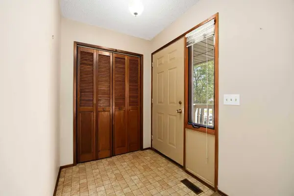 80 Macewan DR NW, Calgary, AB T3K 2P7