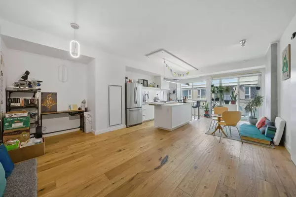 63 Inglewood PARK SE #205, Calgary, AB T2G 3W8