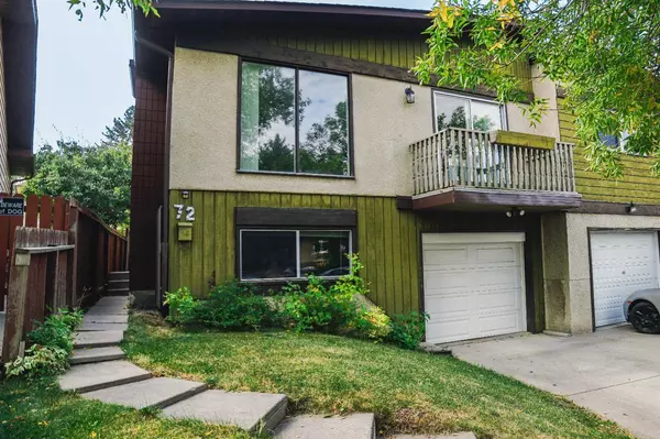 72 Berkley Close NW, Calgary, AB T3K 1B3