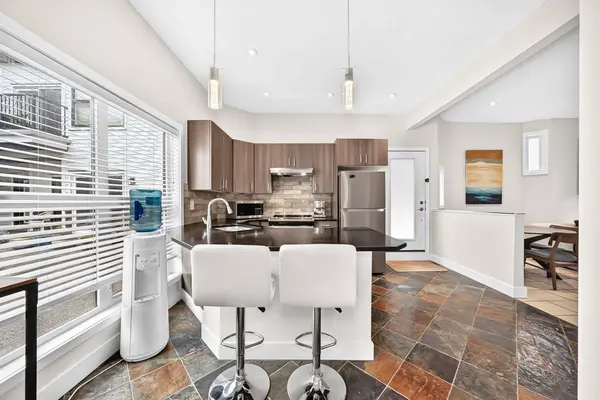 605 15 AVE SW #27, Calgary, AB T2R 0R4