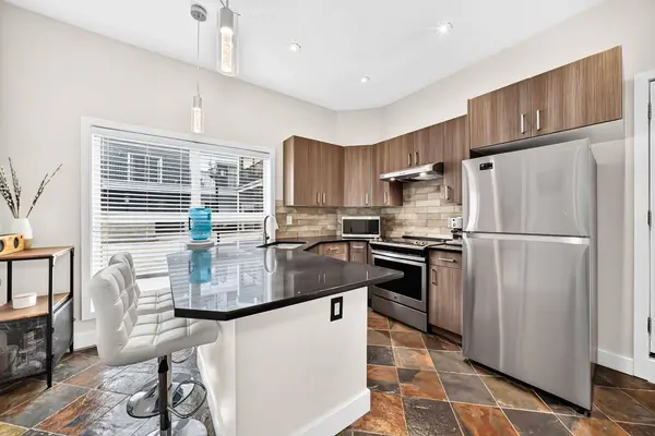 605 N 15 AVE SW #27, Calgary, AB T2R 0R4