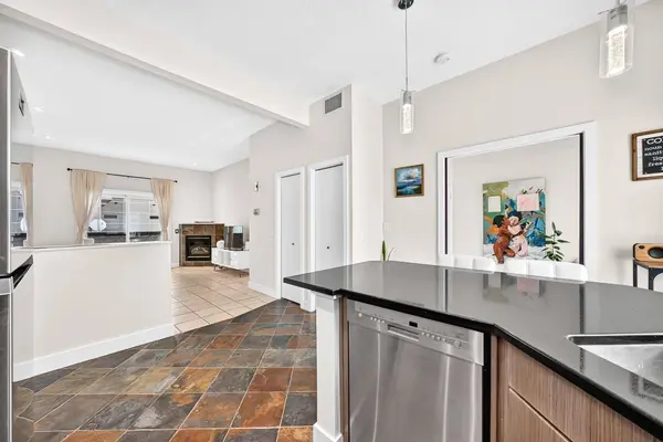 605 15 AVE SW #27, Calgary, AB T2R 0R4