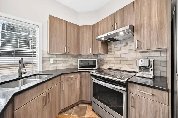605 15 AVE SW #27, Calgary, AB T2R 0R4