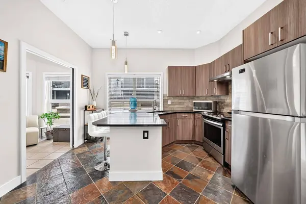 605 15 AVE SW #27, Calgary, AB T2R 0R4