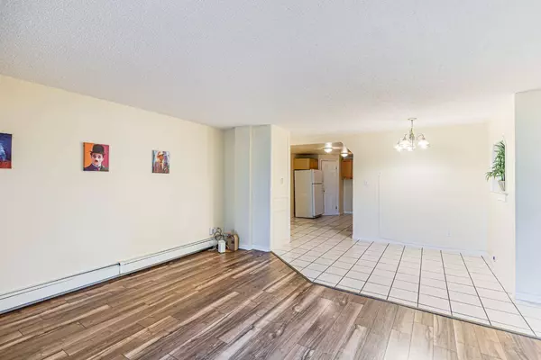6827 Centre ST NW #1, Calgary, AB T2K 0V3
