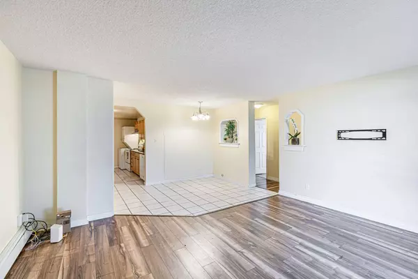6827 Centre ST NW #1, Calgary, AB T2K 0V3