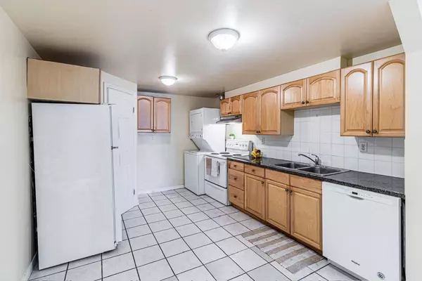 6827 Centre ST NW #1, Calgary, AB T2K 0V3