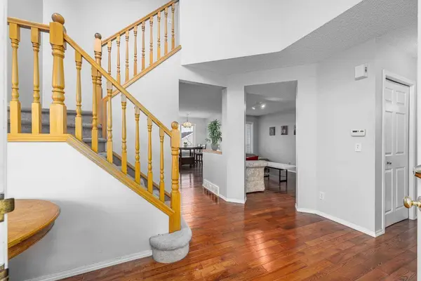 69 Royal Elm Mews, Calgary, AB T3G 5P6