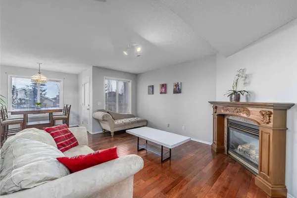 69 Royal Elm Mews, Calgary, AB T3G 5P6