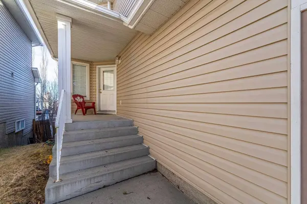 69 Royal Elm Mews, Calgary, AB T3G 5P6