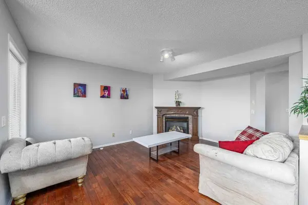 69 Royal Elm Mews, Calgary, AB T3G 5P6