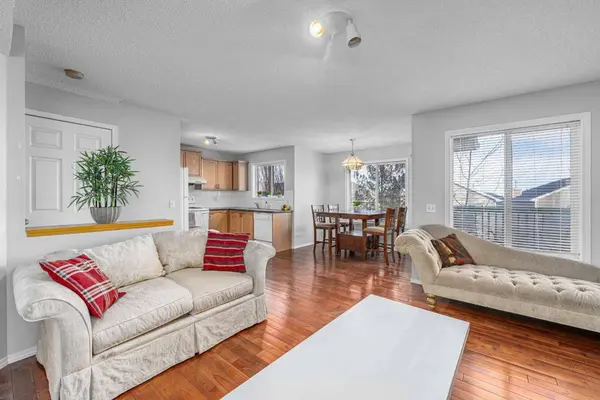 69 Royal Elm Mews, Calgary, AB T3G 5P6