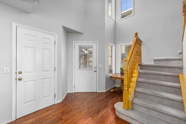 69 Royal Elm Mews, Calgary, AB T3G 5P6