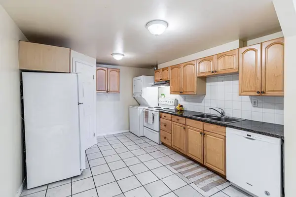 6827 Centre ST N #1, Calgary, AB T2K 5C4