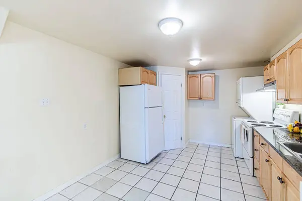 6827 Centre ST N #1, Calgary, AB T2K 5C4