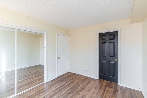 6827 Centre ST N #1, Calgary, AB T2K 5C4