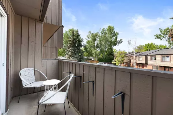 9803 24 ST SW #501, Calgary, AB T2V 3W5