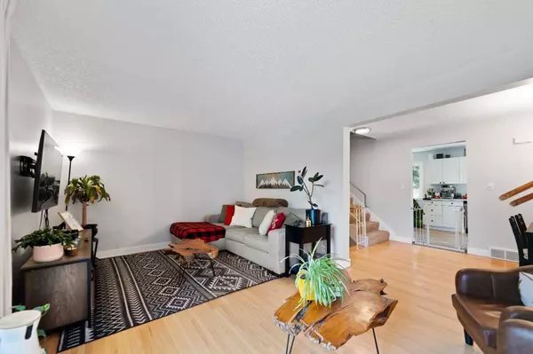 9803 24 ST SW #501, Calgary, AB T2V 3W5