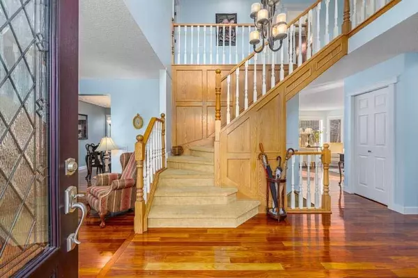 1104 Deer River CIR SE, Calgary, AB T2J 7A3