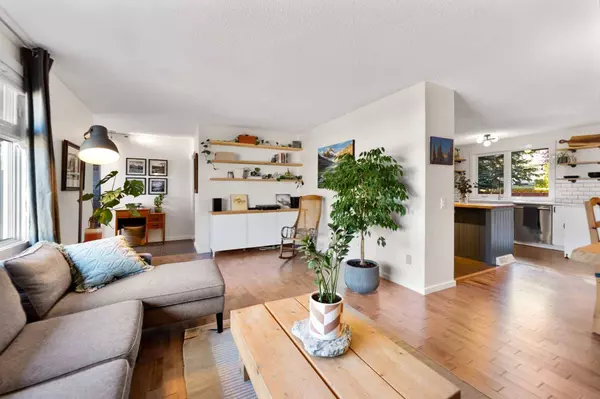 5003 Dalhart RD NW, Calgary, AB T3A 1C1