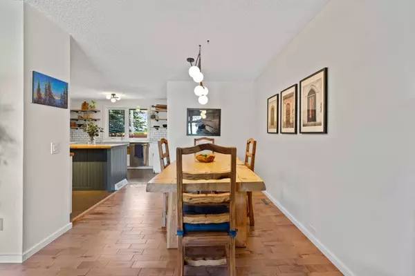 5003 Dalhart RD NW, Calgary, AB T3A 1C1