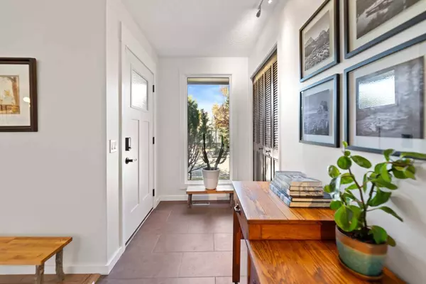 5003 Dalhart RD NW, Calgary, AB T3A 1C1