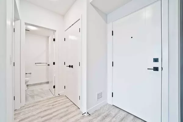 4138 University AVE NW #625, Calgary, AB T3B 6L4