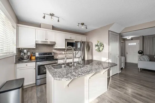 17 Evansridge CIR NW, Calgary, AB T3P 0H9