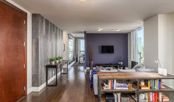 817 15 AVE SW #2600, Calgary, AB T2R 0H8