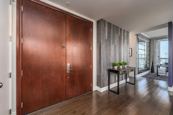 817 15 AVE SW #2600, Calgary, AB T2R 0H8